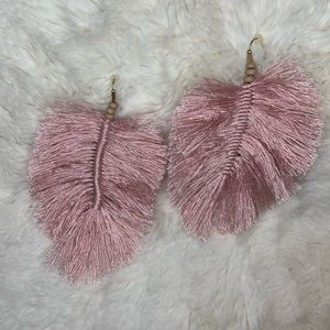 Blush thread feather earrings
